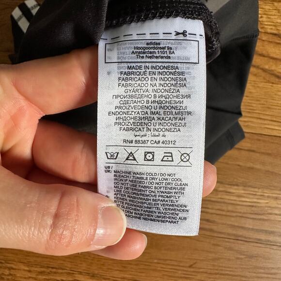 adidas Essentials 3 Stripes Bike Shorts - Picture 8 of 9